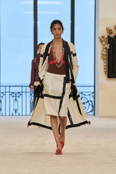 Look 49